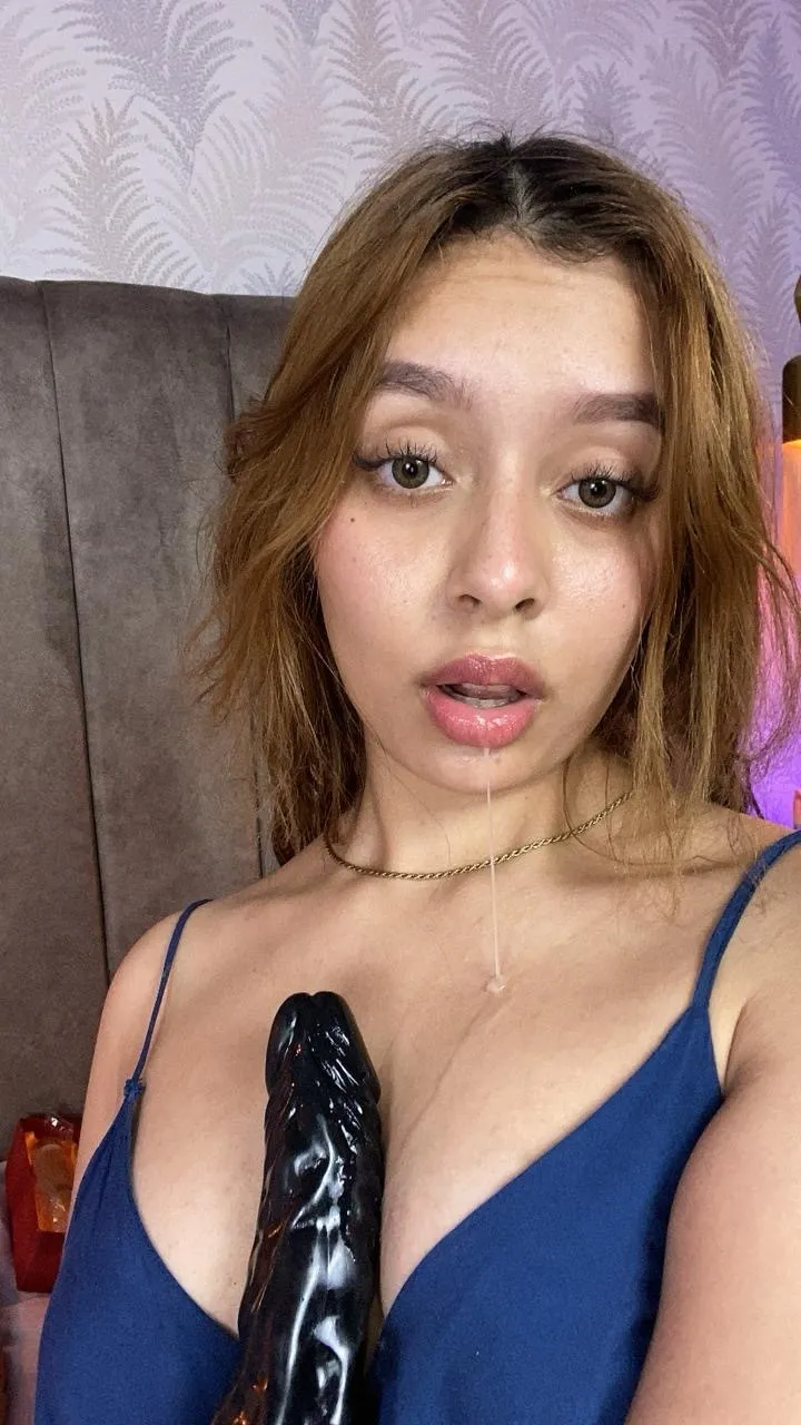 Performer Karoline_606 Photo 3