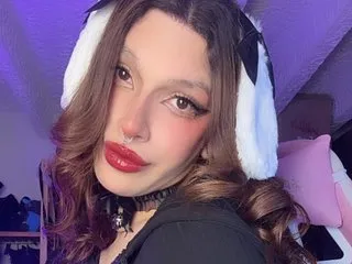 Ella_Thorne