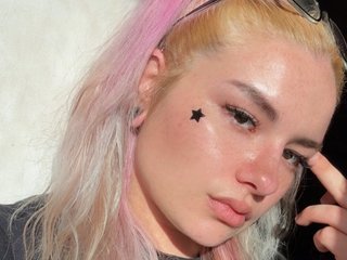 Imagen de perfil de modelo de cámara web de LostInHerWonderland