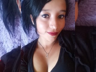 Image de profil du modèle de webcam Ariana_johnson77