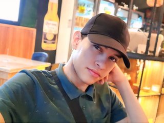 Luca_Azier profielfoto van cam model 