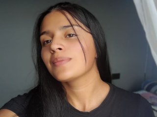 Imagen de perfil de modelo de cámara web de Marcelinecutte303av