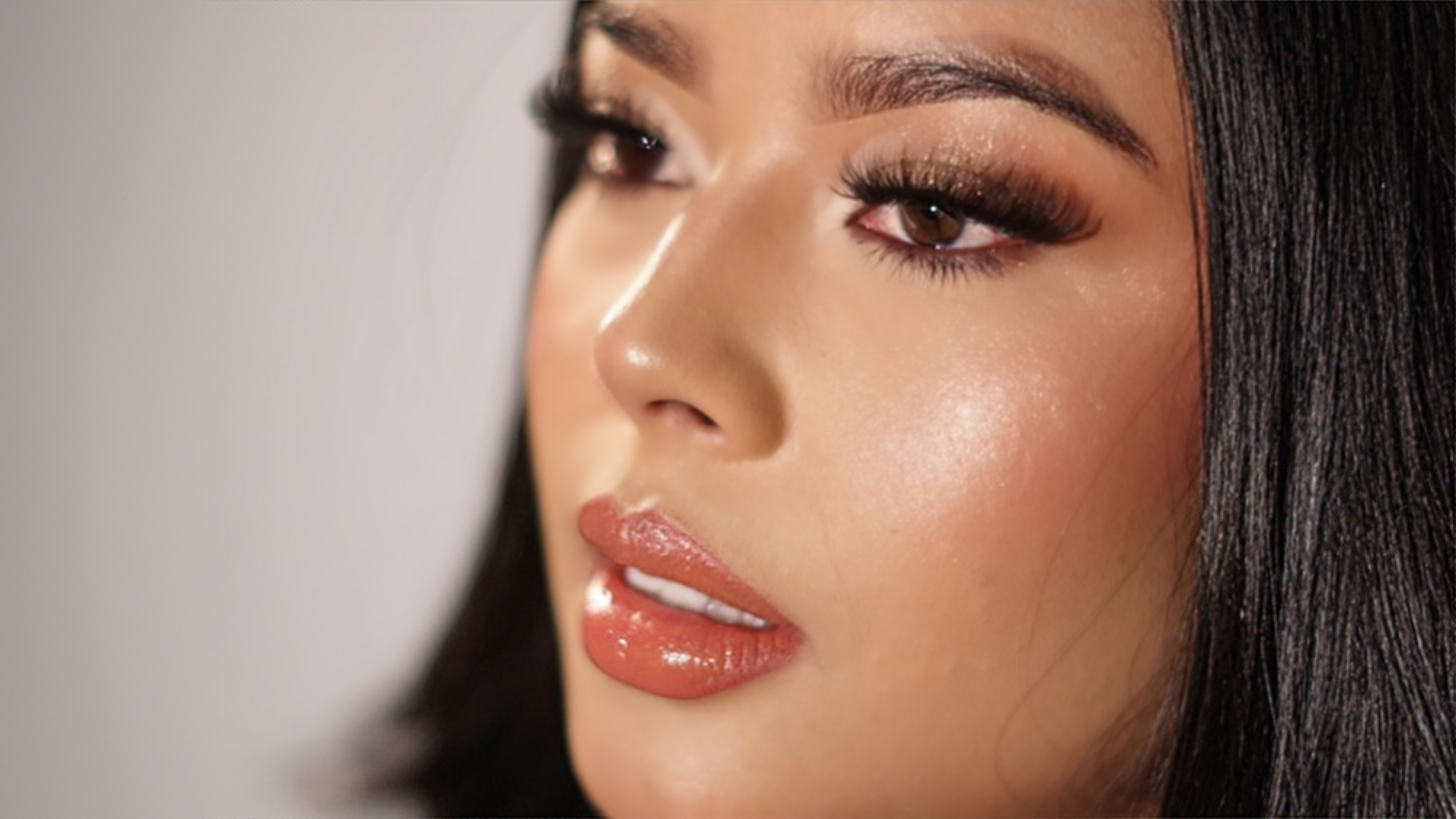 Performer Manuela_Thomson Photo 11