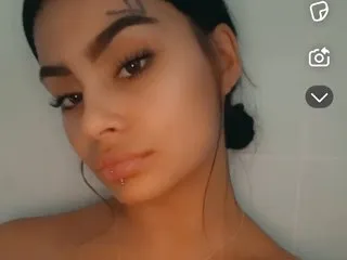 BellaxMoore cam model profile picture