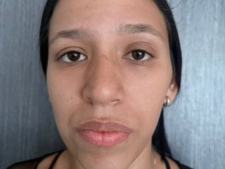 Image de profil du modèle de webcam Sharlotoee