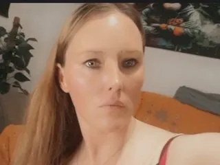 Foto de perfil de modelo de webcam de Plushypie