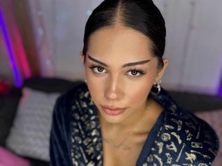 Imagen de perfil de modelo de cámara web de LoraShines