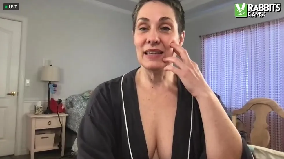 Interprete StrongSoftSexy Video 1