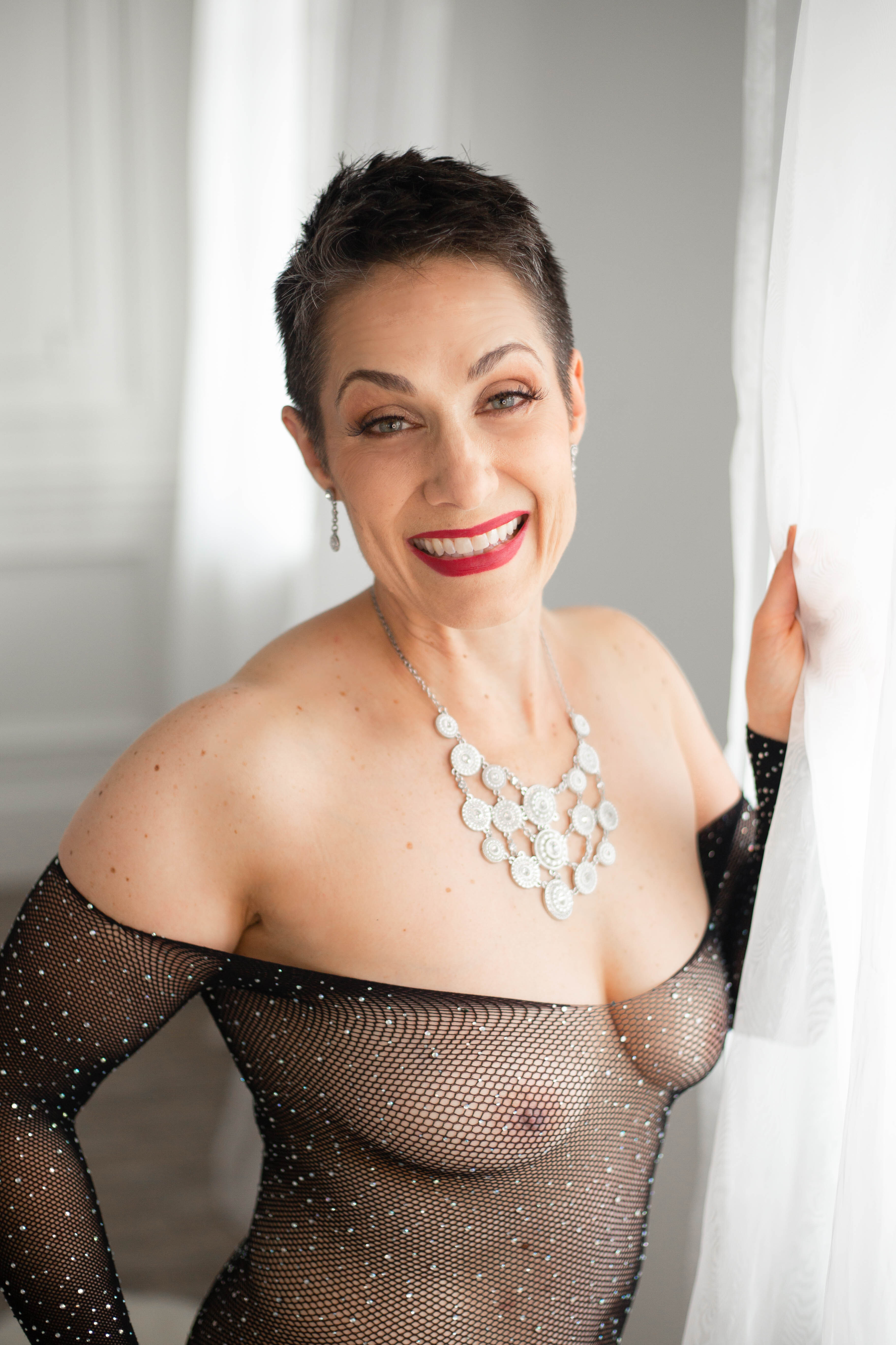 Performer StrongSoftSexy Photo 3