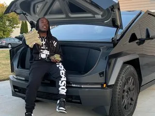 Image de profil du modèle de webcam 245_Uncut