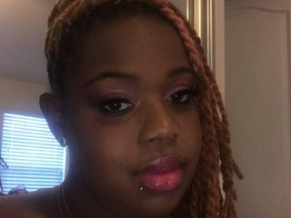 BrownSkiinKauziie profilbild på webbkameramodell