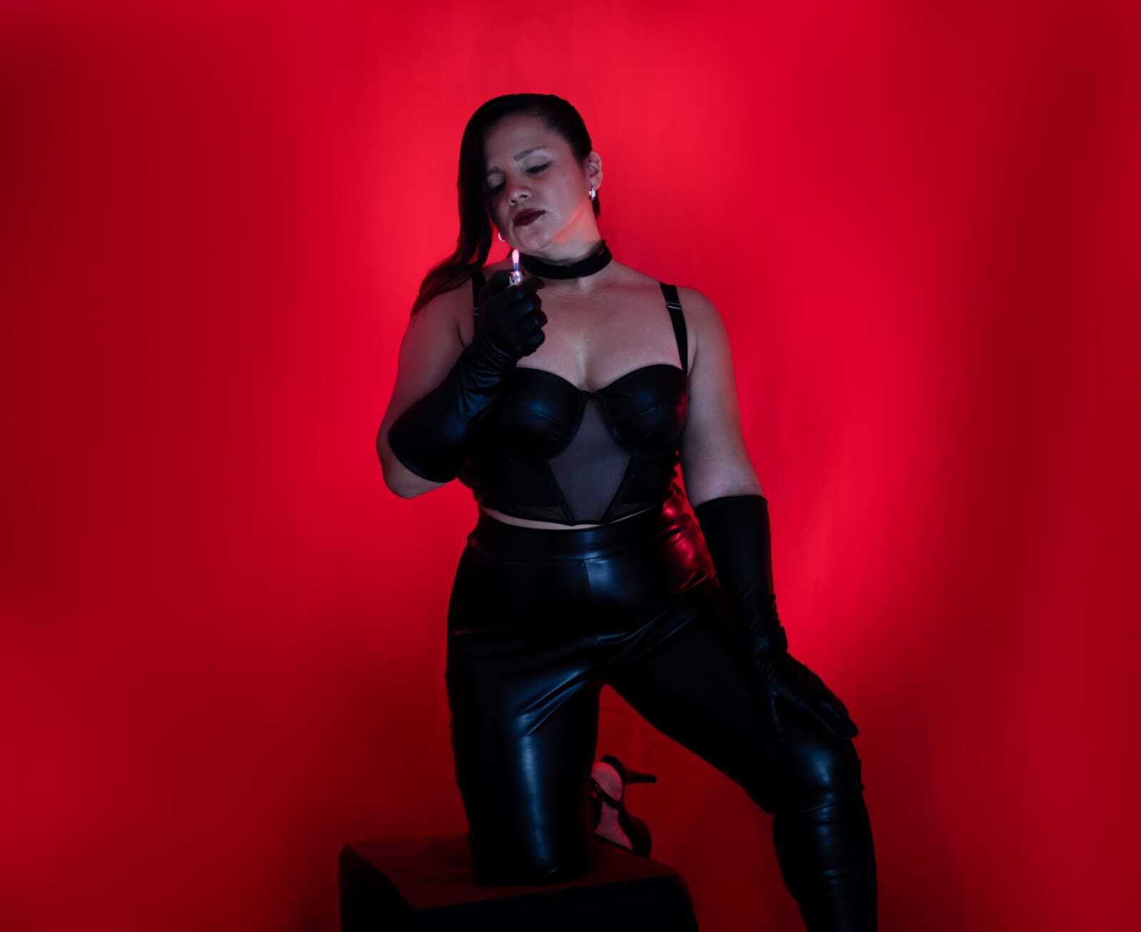 Performer SalomeJanel Photo 2