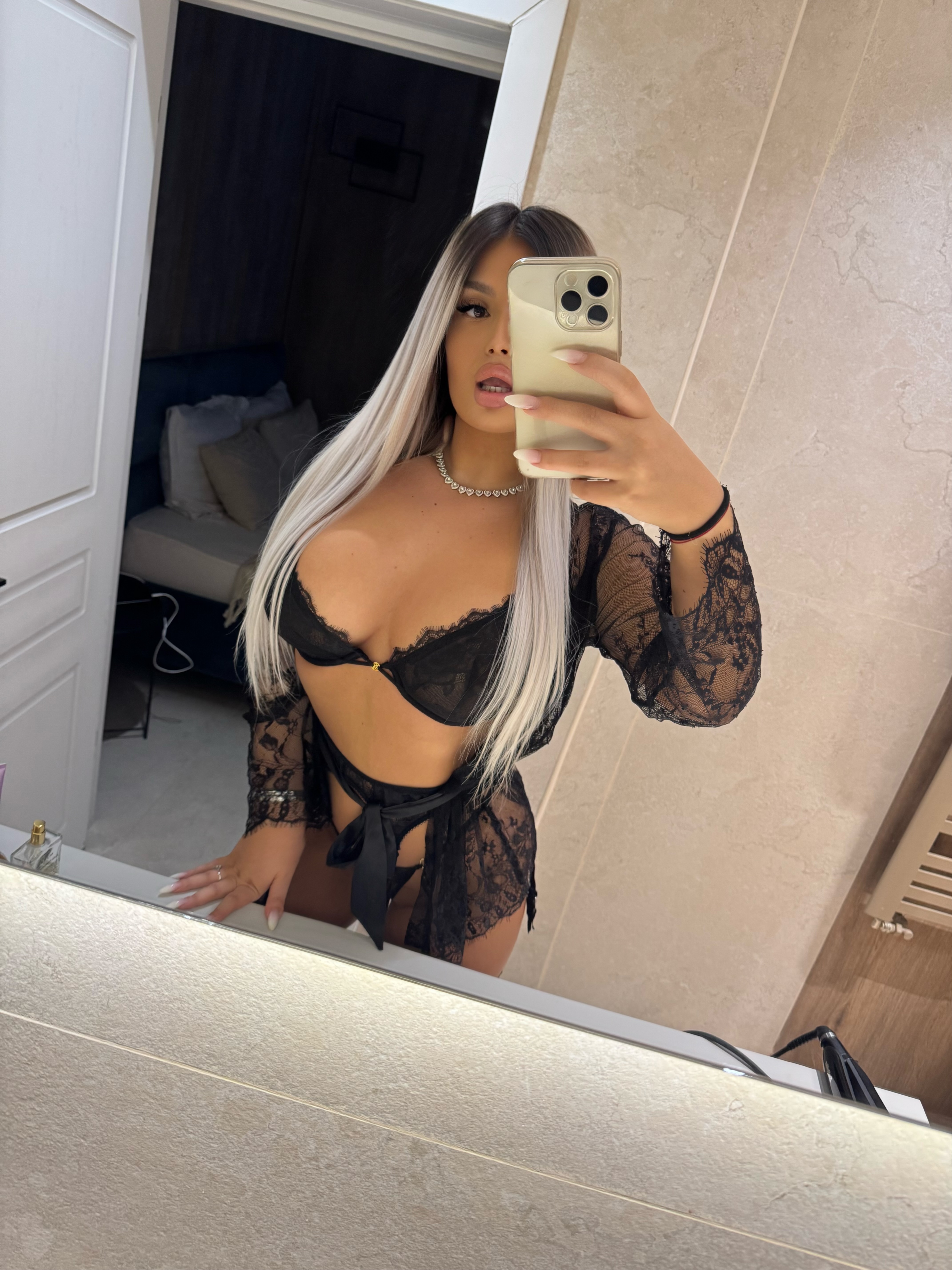 Performer LorrySkye Photo 3