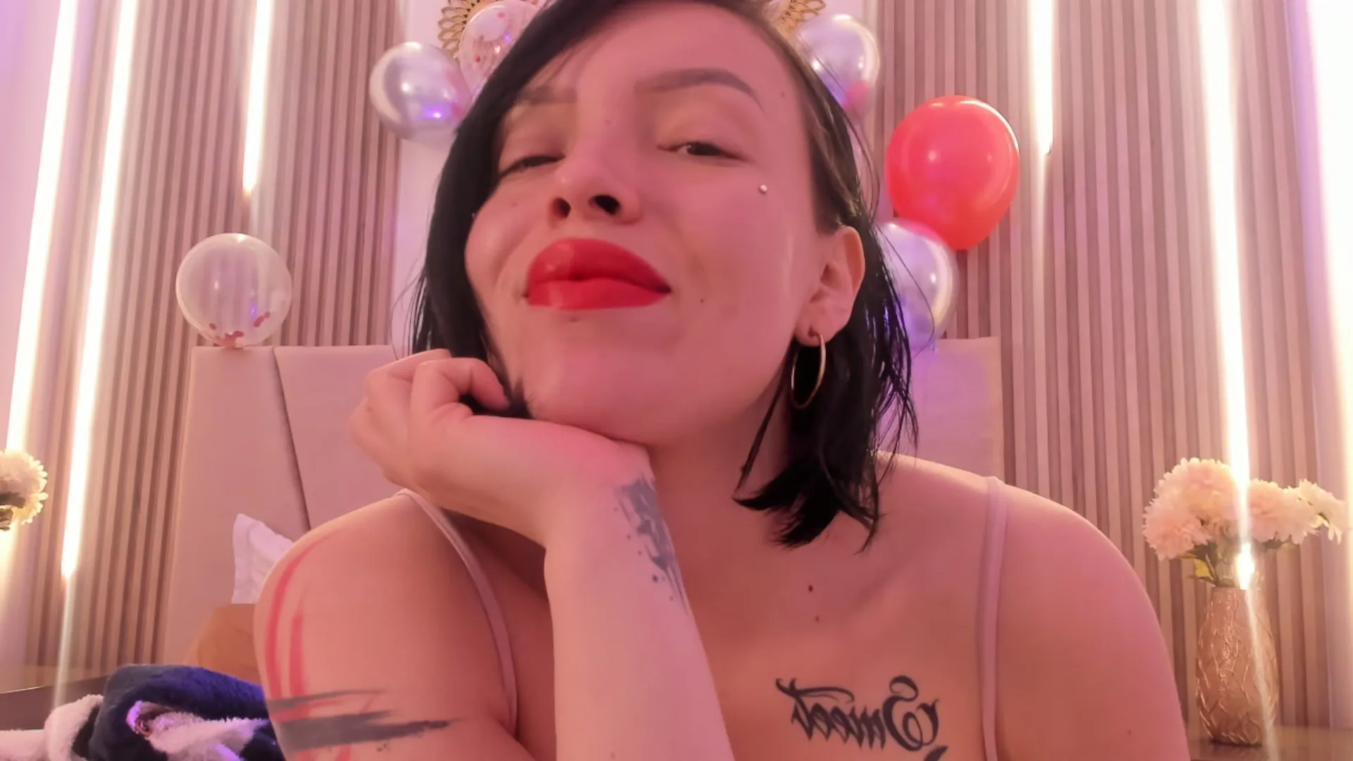 Performer Vero_hands Photo 3