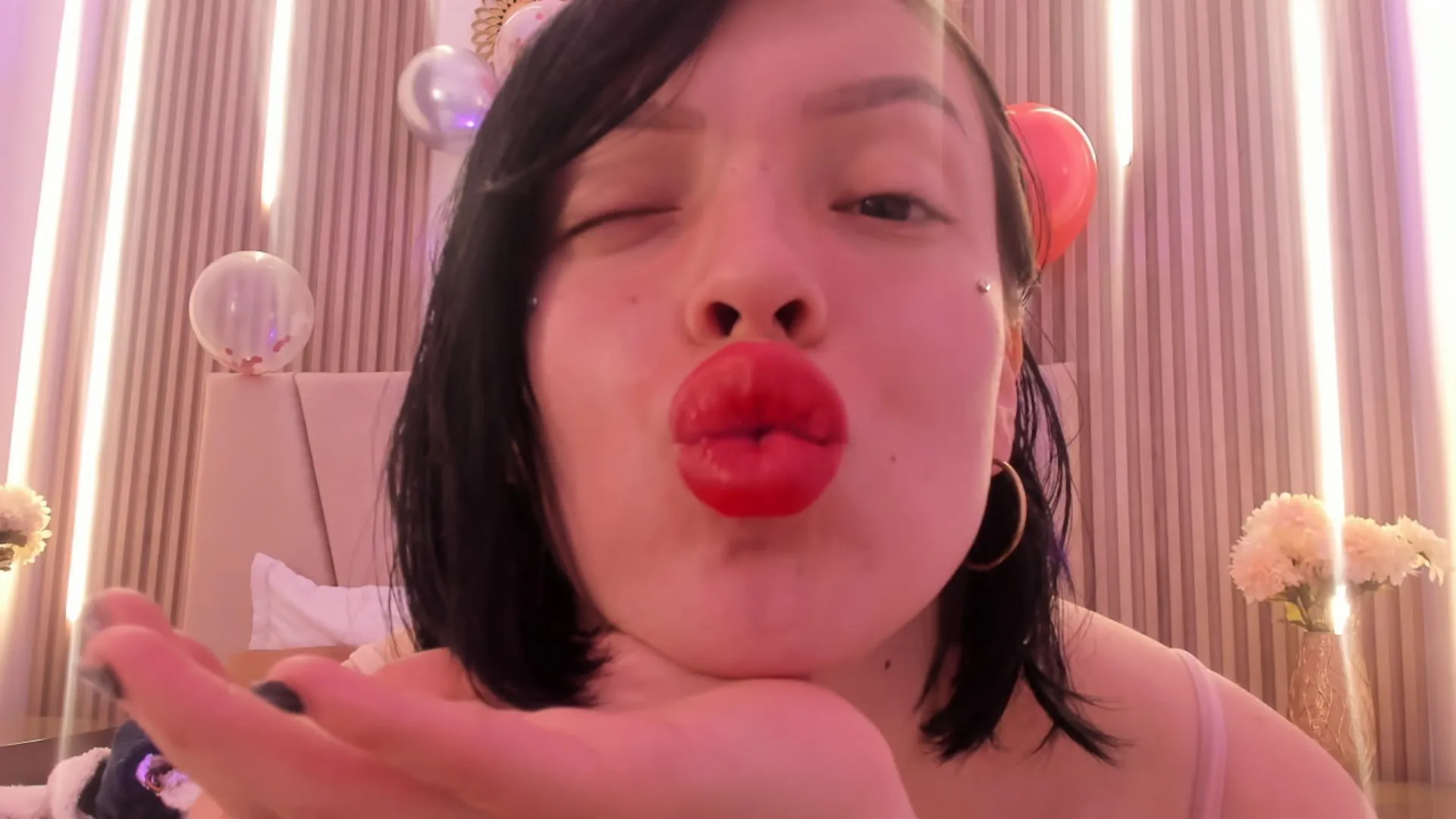 Performer Vero_hands Photo 2