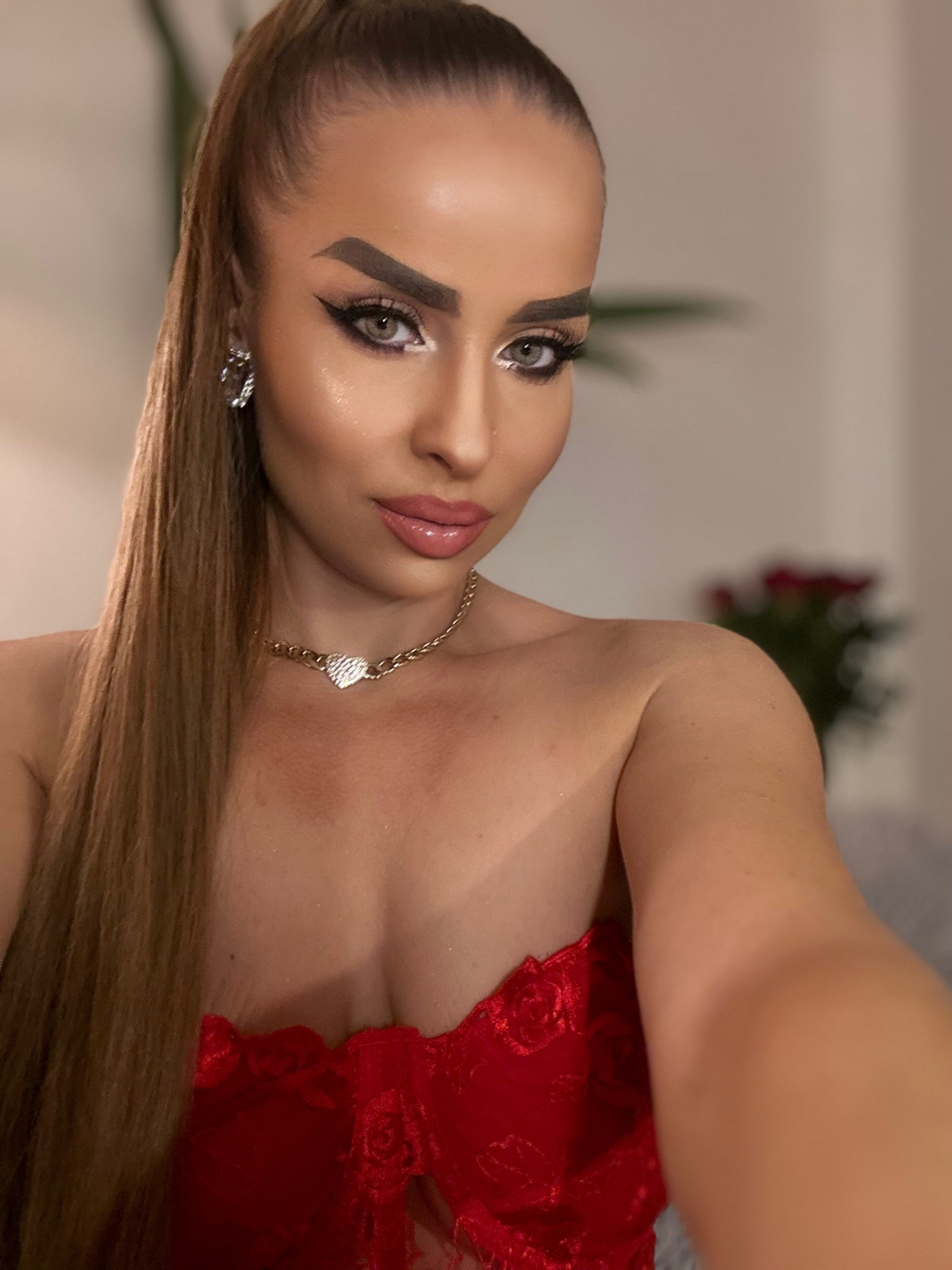 Performer FeralFoxy Photo 6