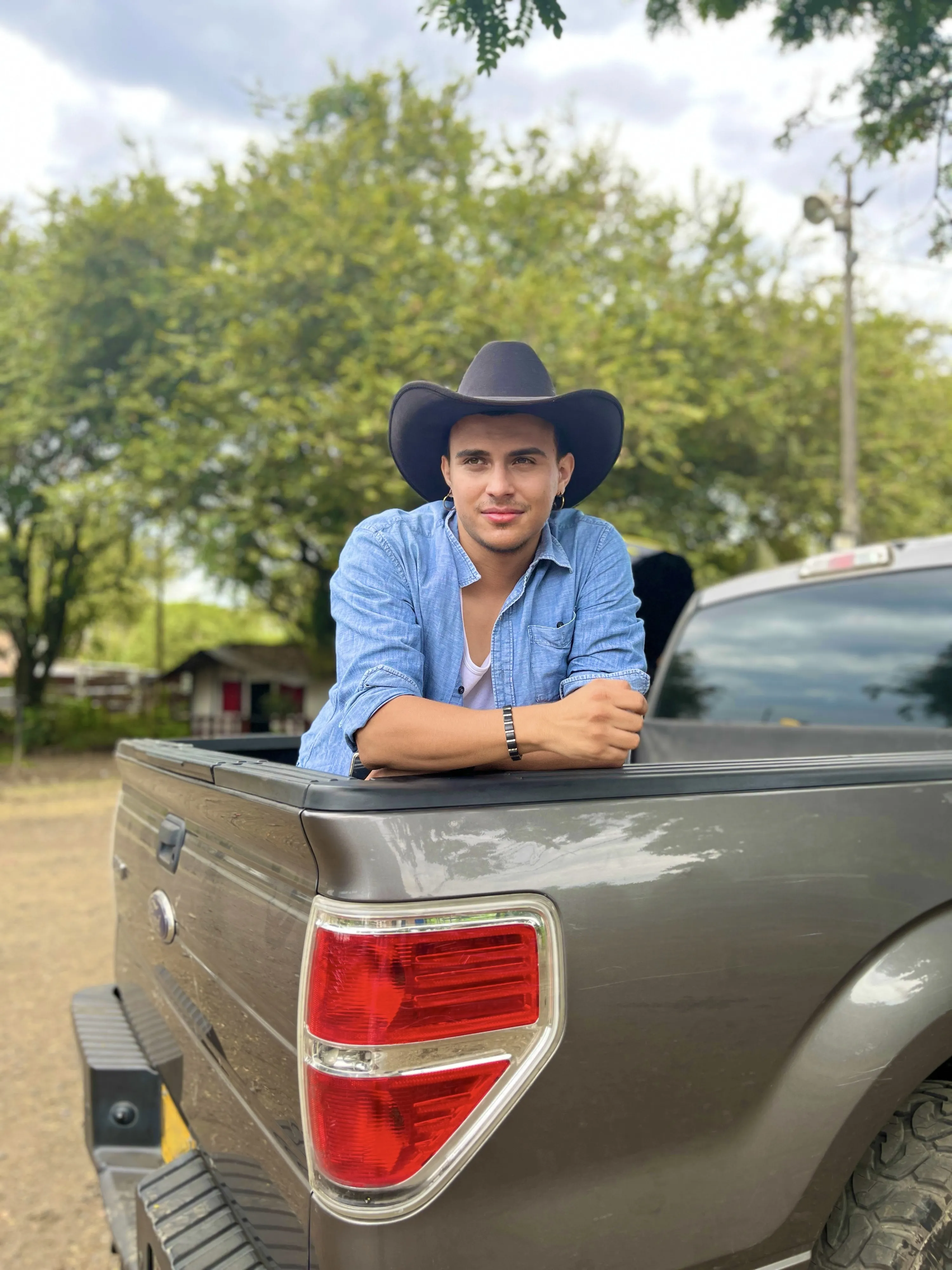 Performer TommyGuerra Photo 6