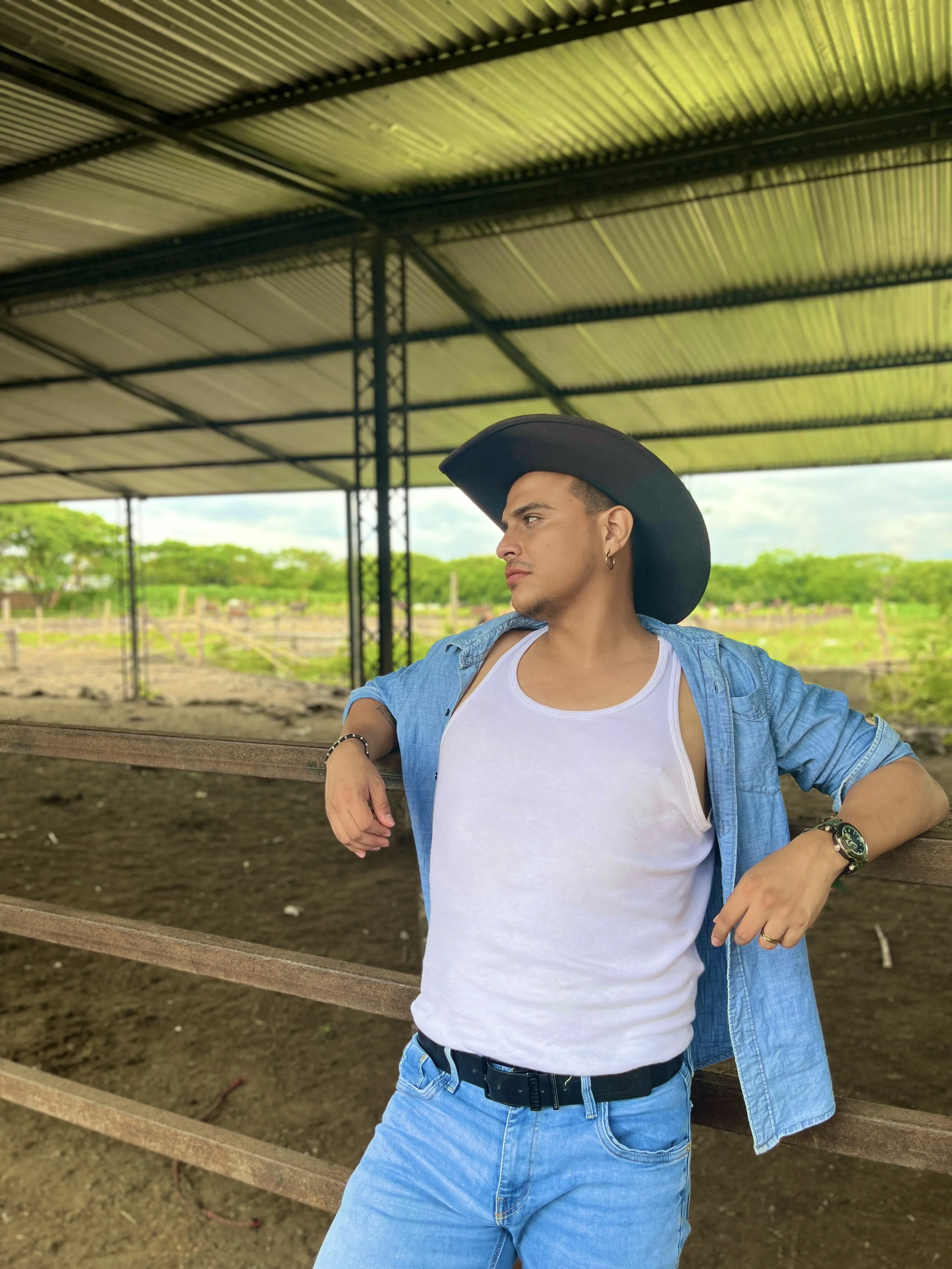 Performer TommyGuerra Photo 5