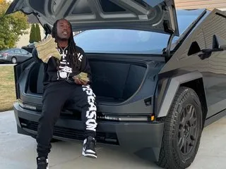 Imagen de perfil de modelo de cámara web de Play_Boy_House