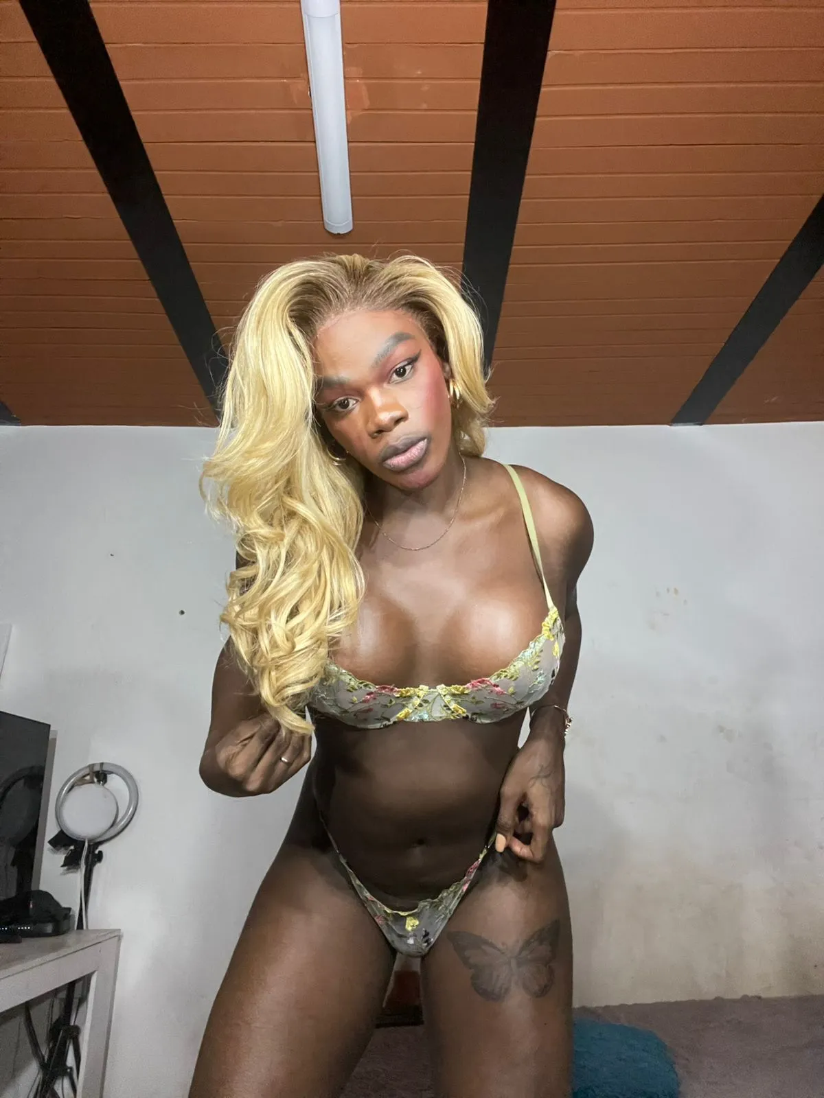 Performer brendaxh Photo 2