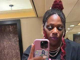 Imagen de perfil de modelo de cámara web de QueenDomi