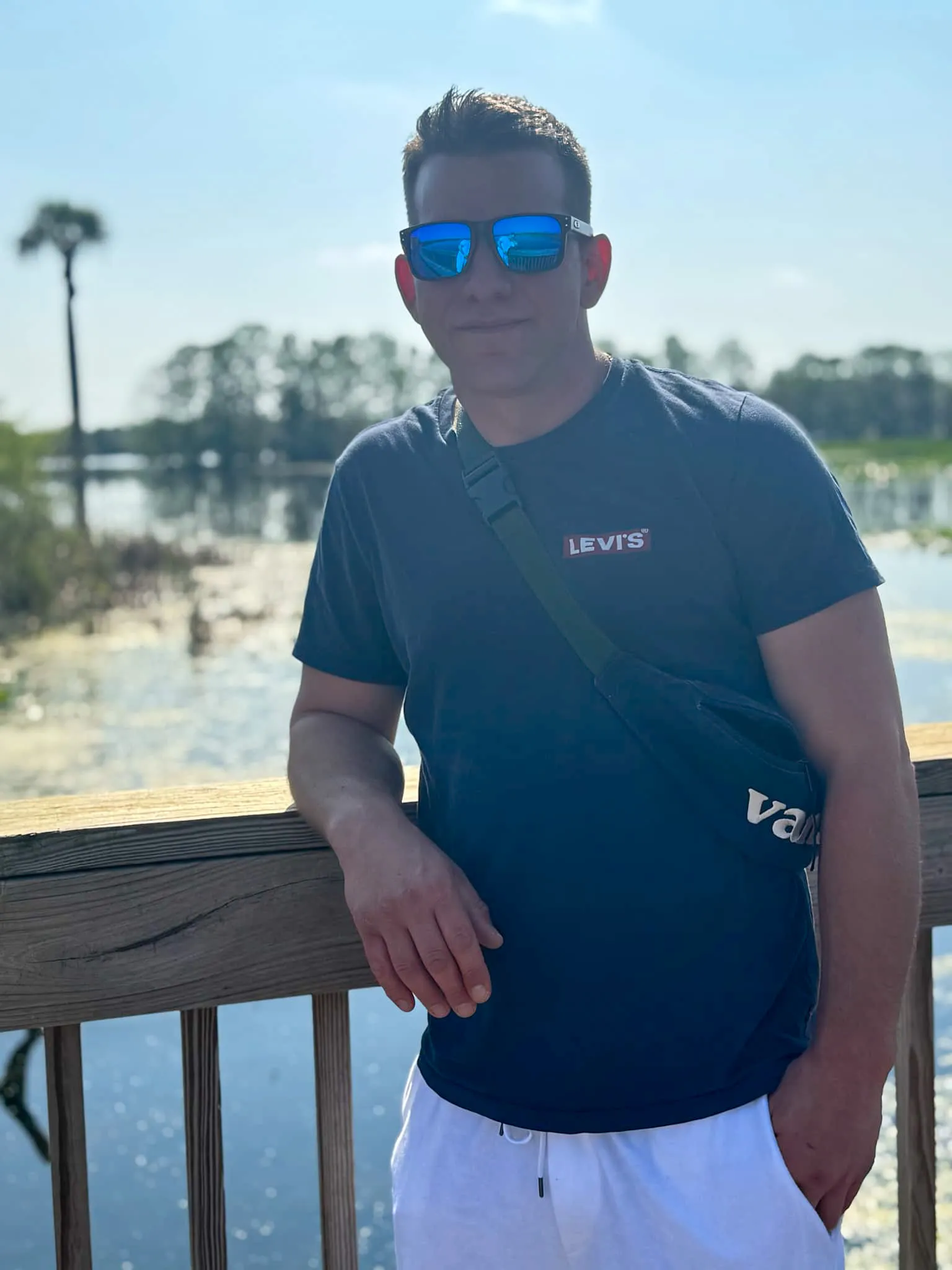 Performer AdrianWell Photo 2