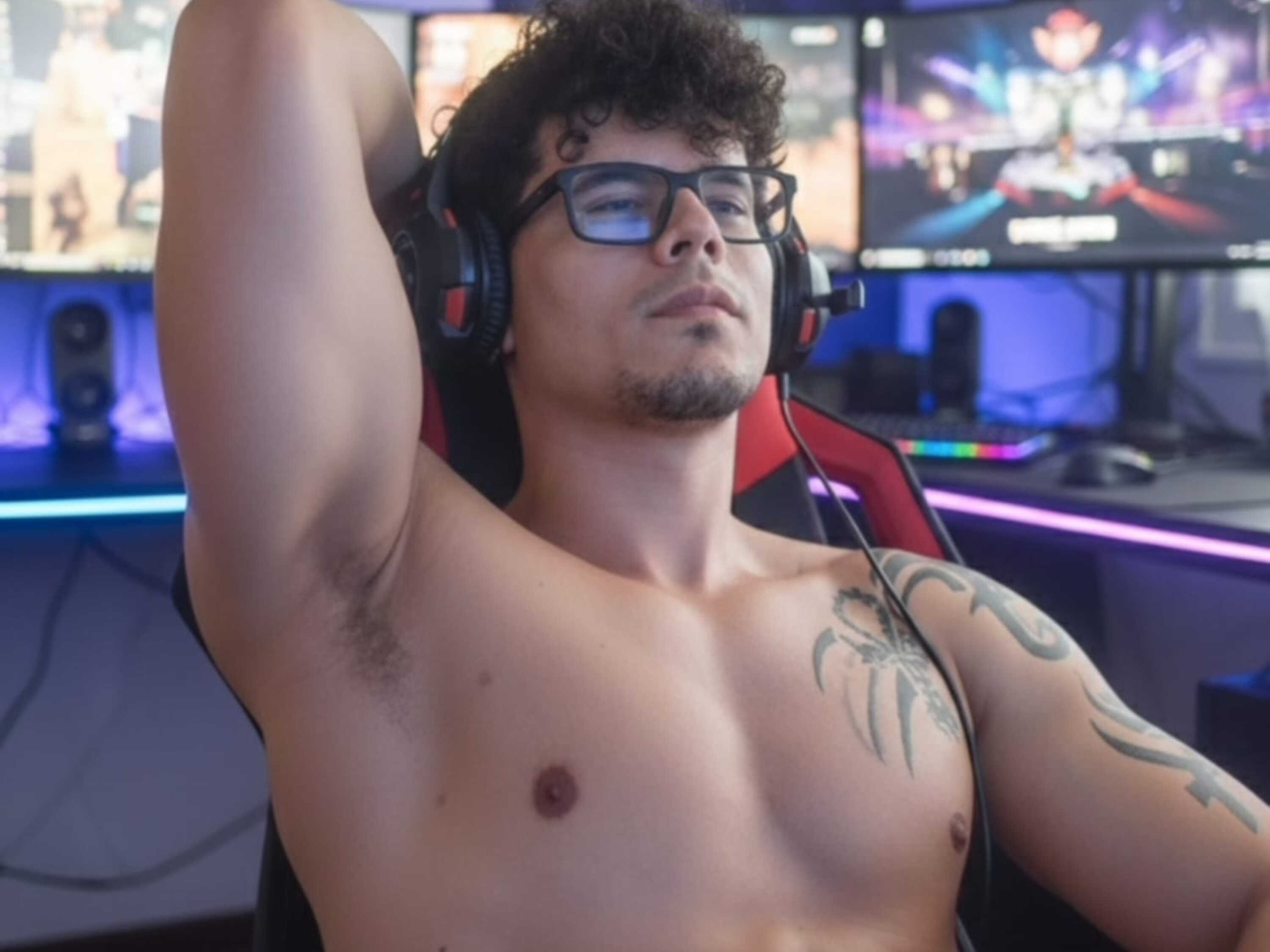 Performer LoganWilliam Photo 10