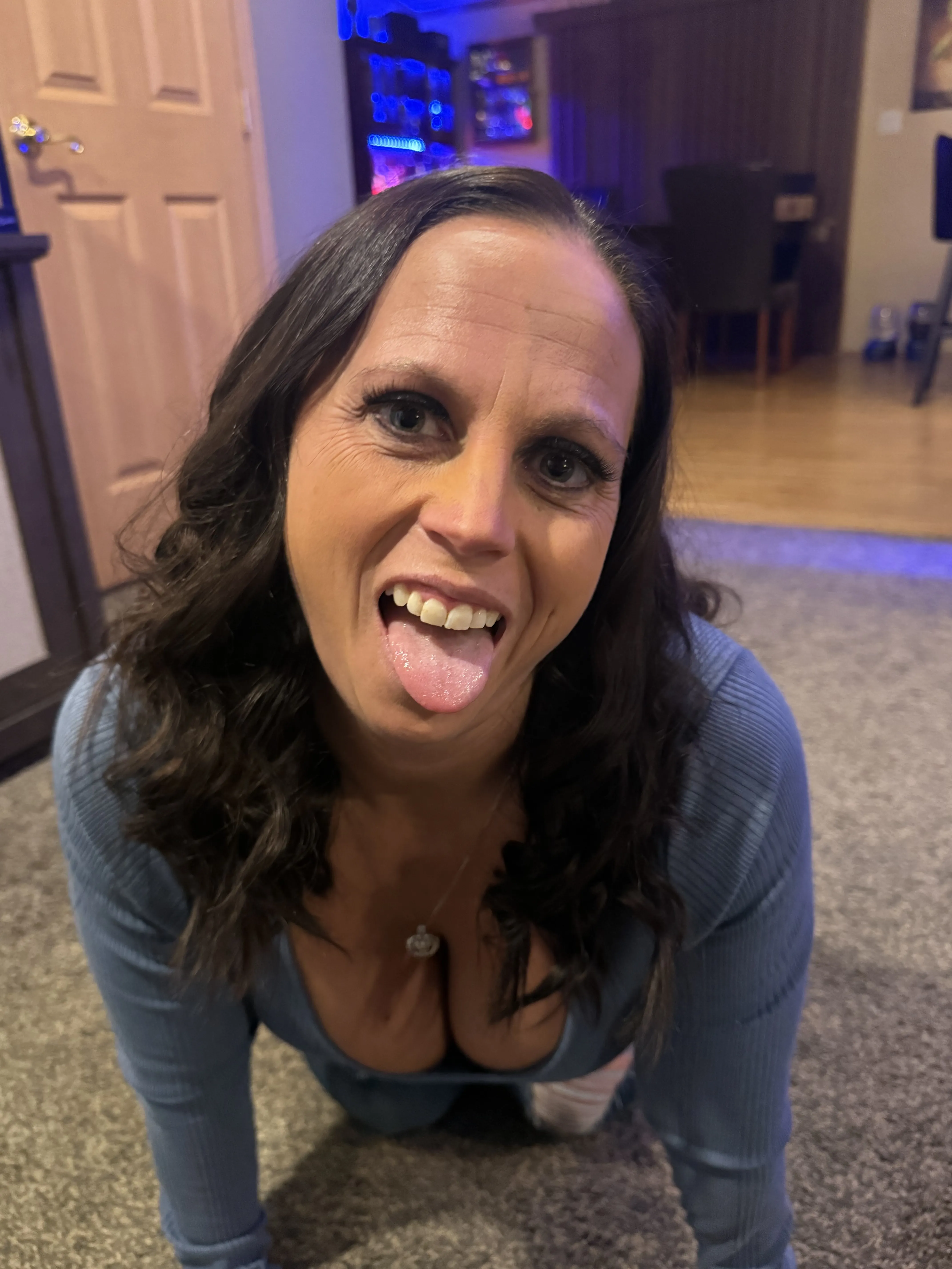 Utøver BustyBrunette44 Bilde 6