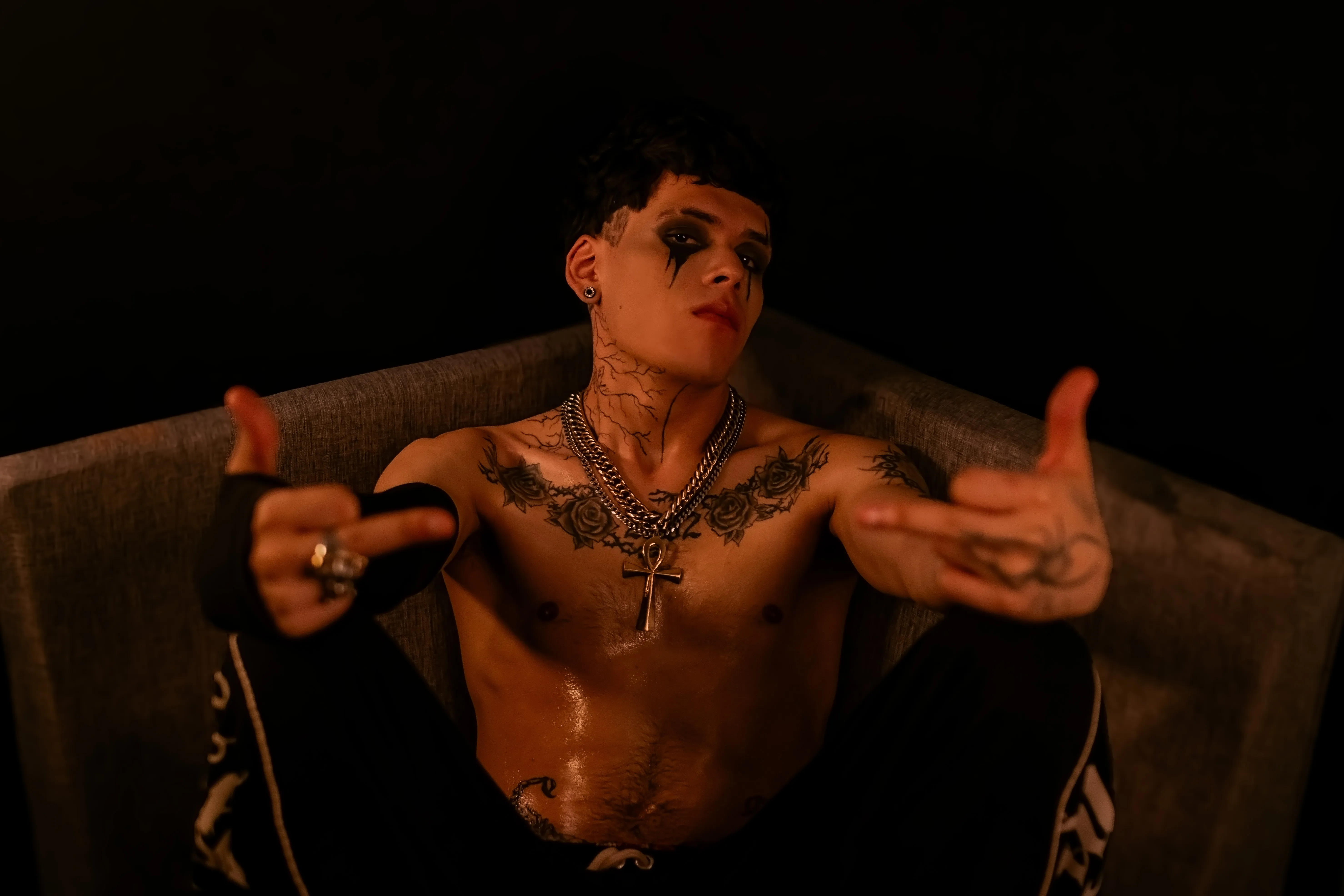 Performer Anhonymus Photo 11