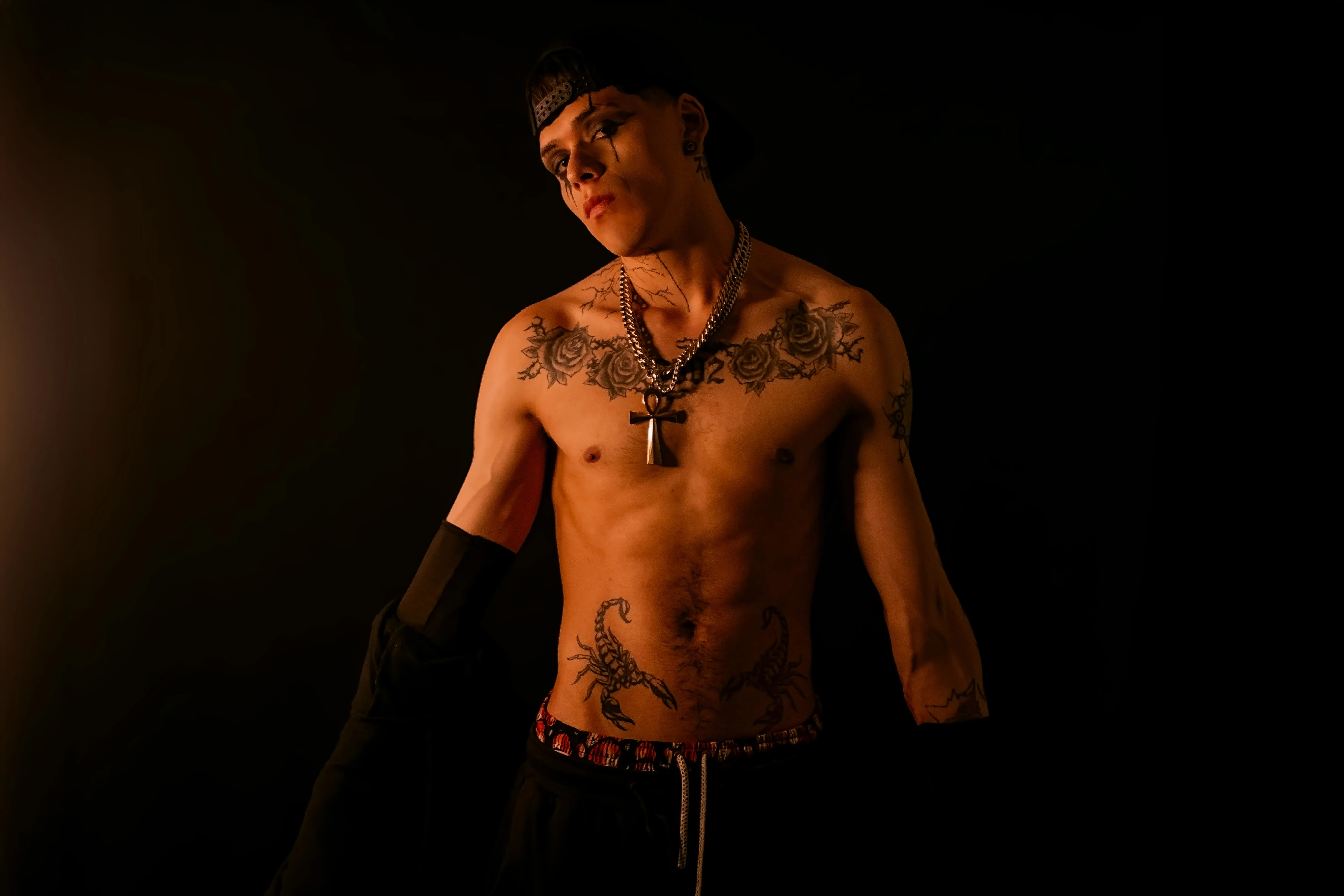 Performer Anhonymus Photo 12