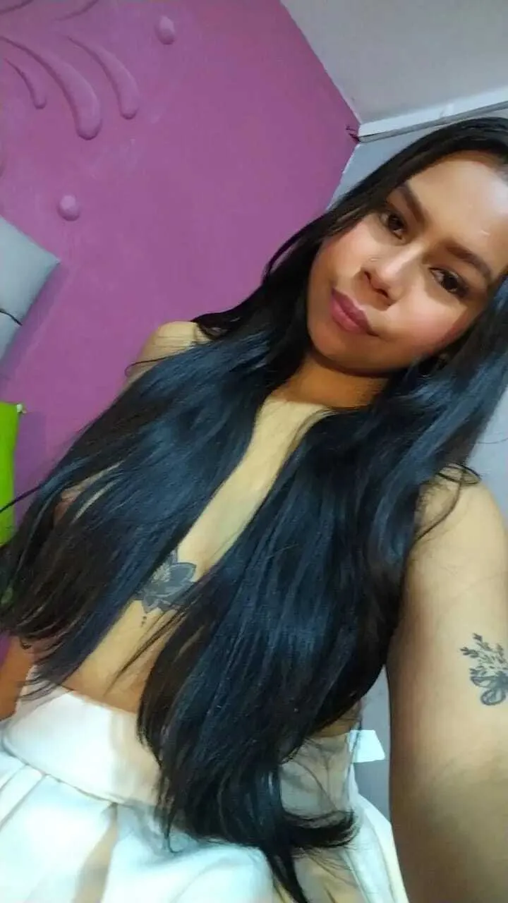 Performer chloelustrs Photo 9