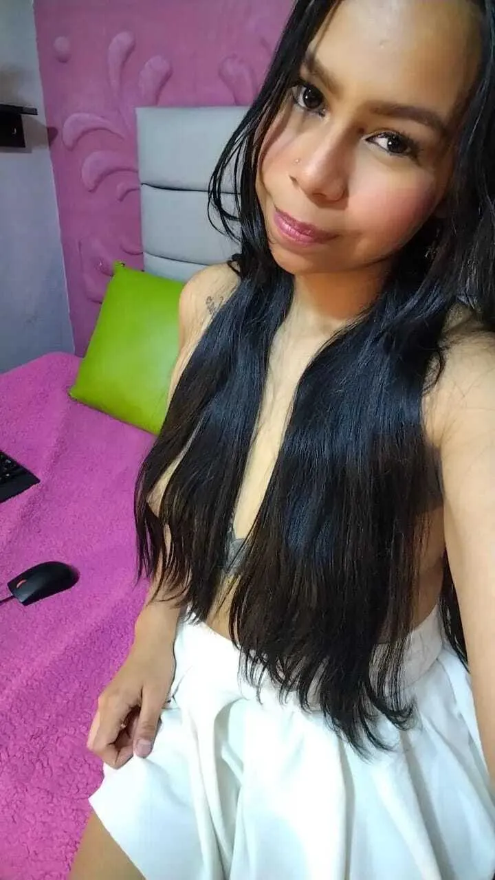 Performer chloelustrs Photo 6