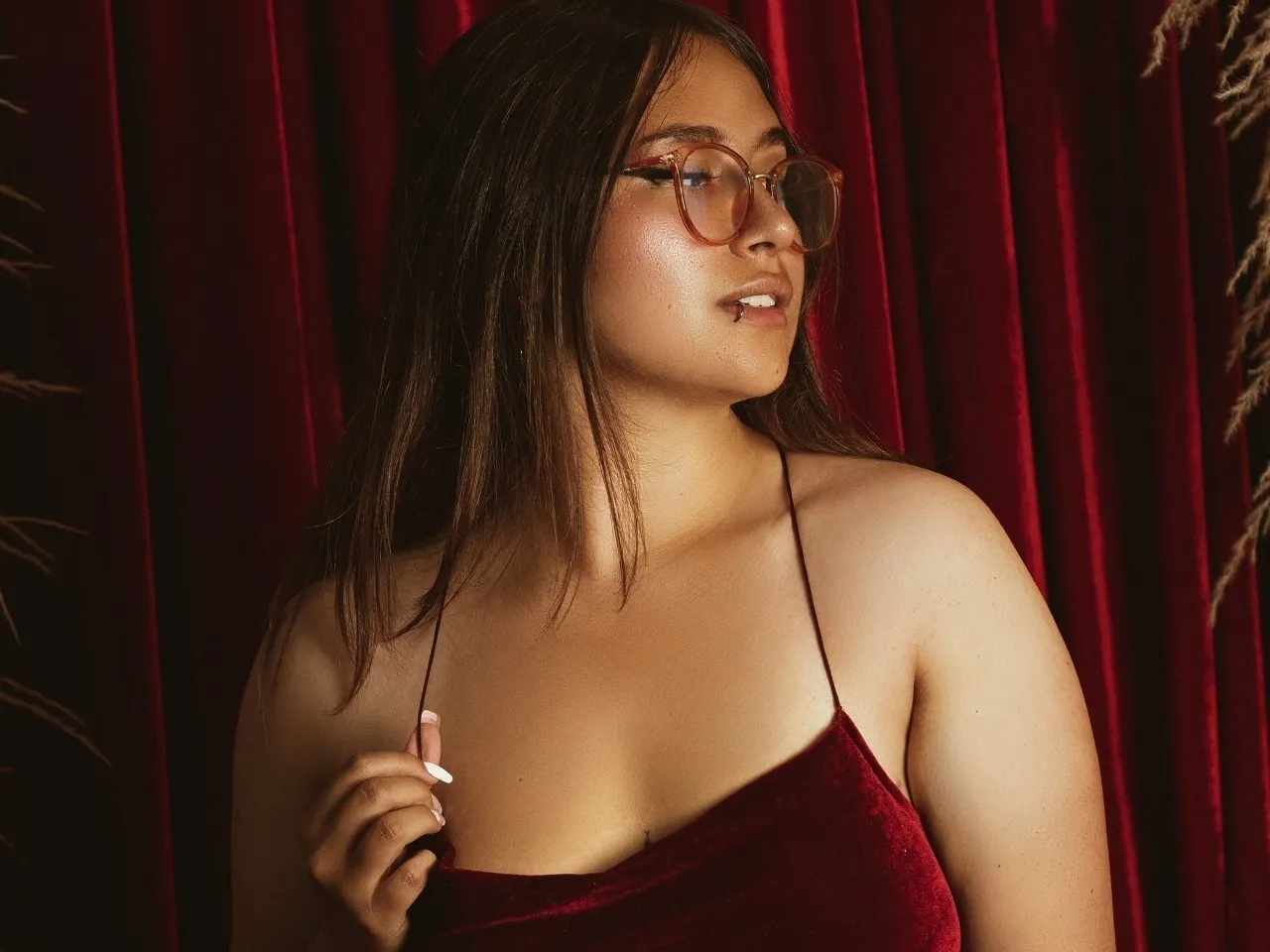 Performer Spicy_Dolly Photo 2