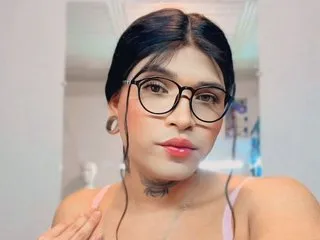 Image de profil du modèle de webcam Simoneshine