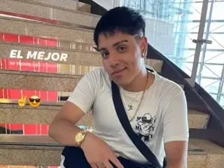 ANDYBABE_VC profilbild på webbkameramodell