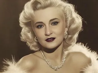 Imagen de perfil de modelo de cámara web de Blondie_The_Librarian