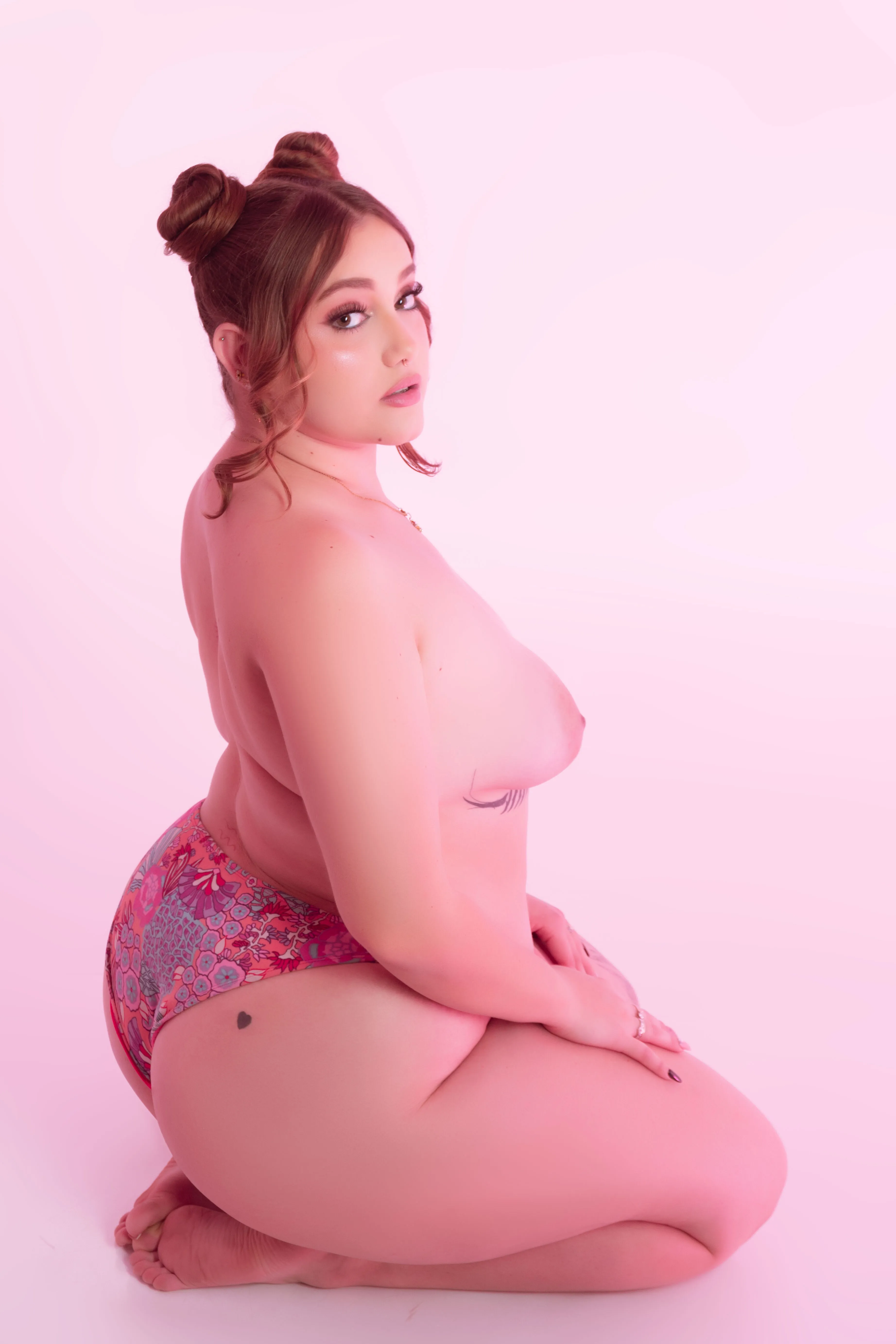 Performer BonnieWhitee Photo 1