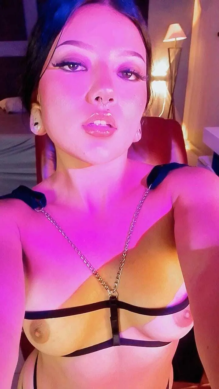 Performer Liliighot Photo 5