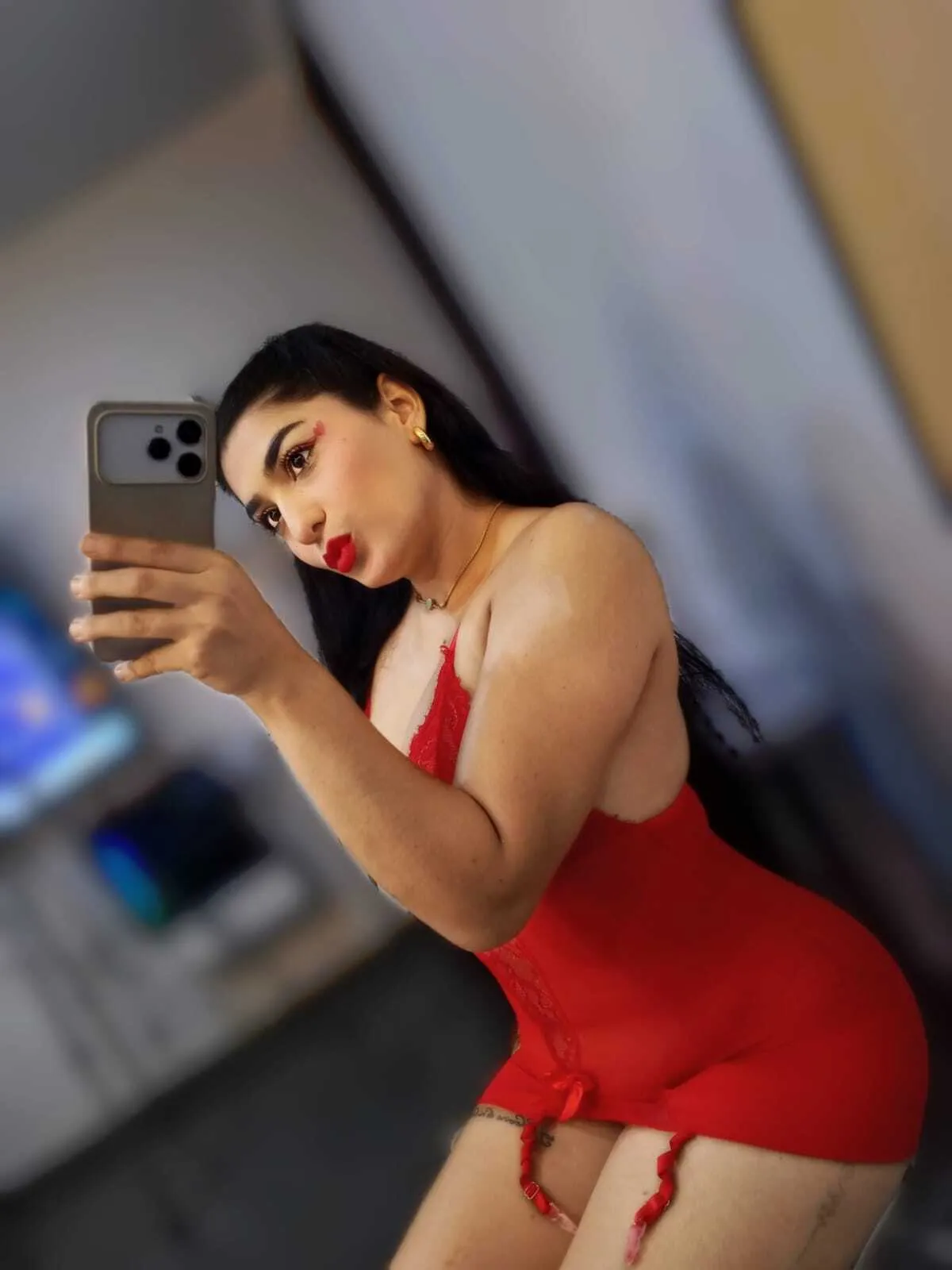 Performer BELLANANA Photo 3