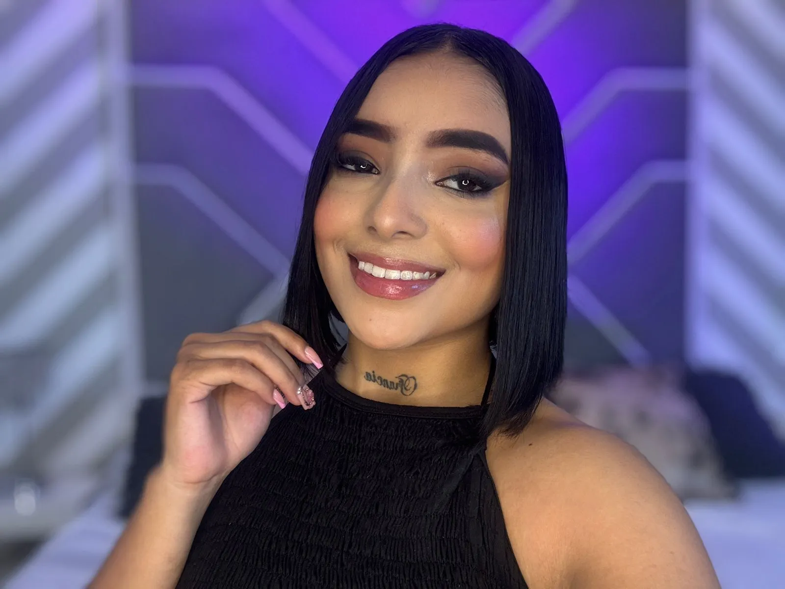 Performer Miah_Hills Photo 7