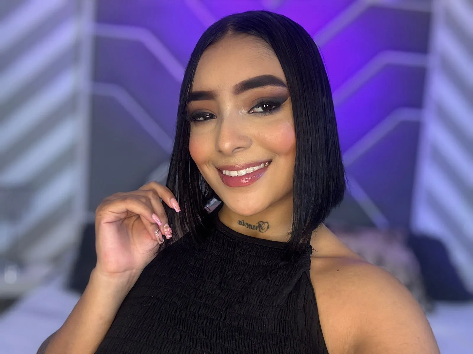 Performer Miah_Hills Photo 8