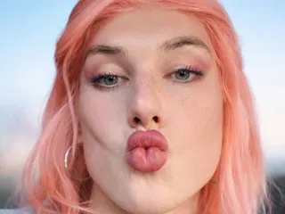 BeeInTheZone live cam