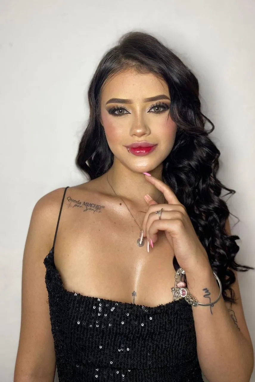 Performer MadissonVega Photo 4