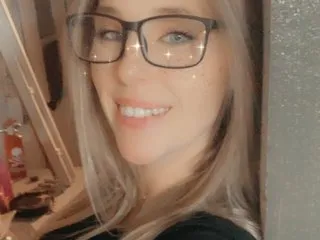 MelonieHansen cam model profile picture