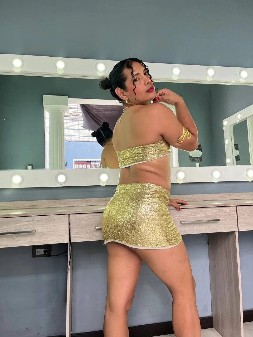 Performer DenniseSinclair Photo 11