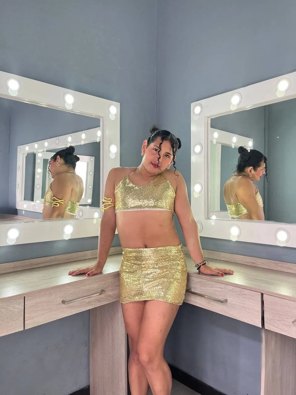 Performer DenniseSinclair Photo 8