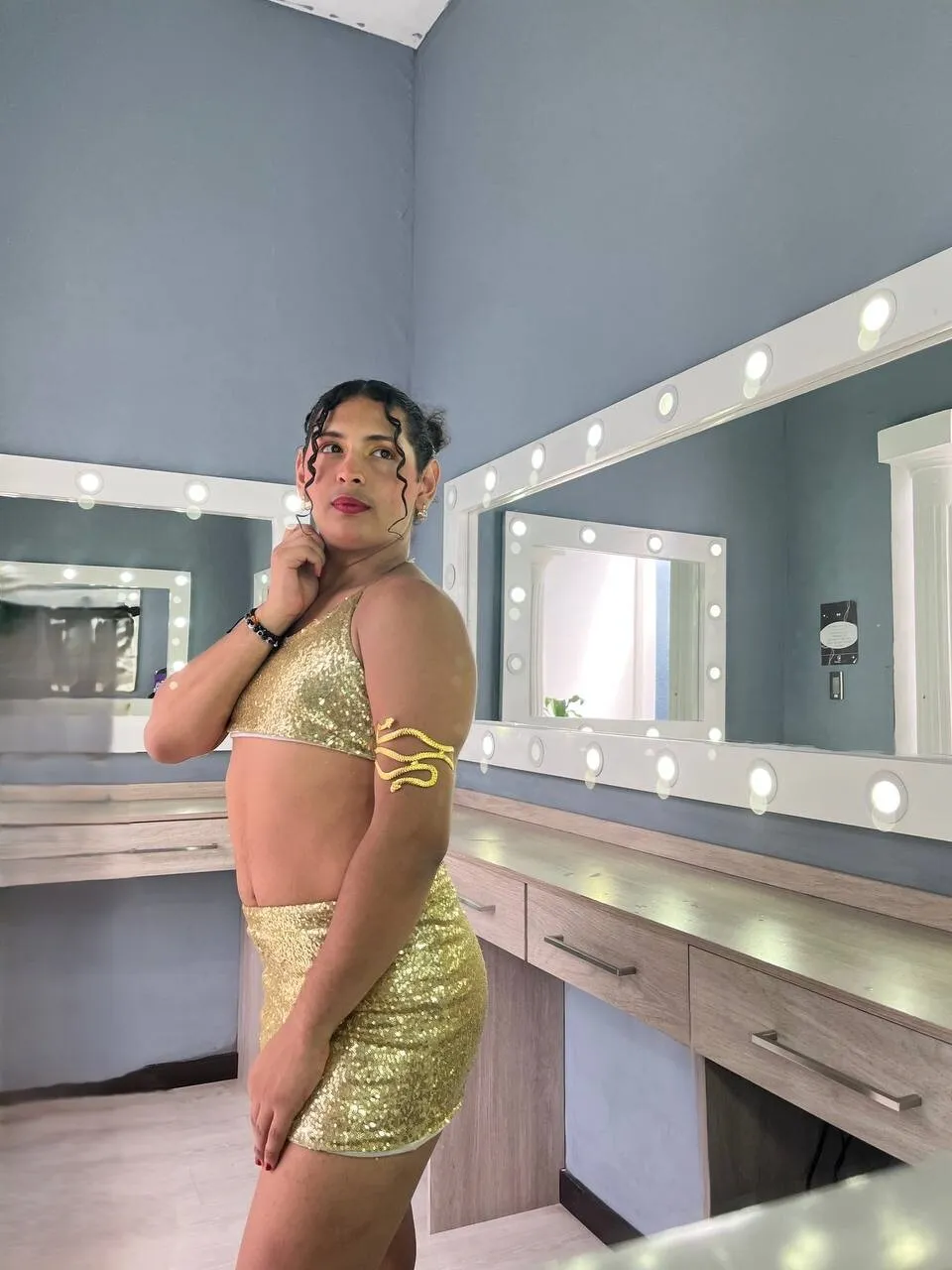 Performer DenniseSinclair Photo 7