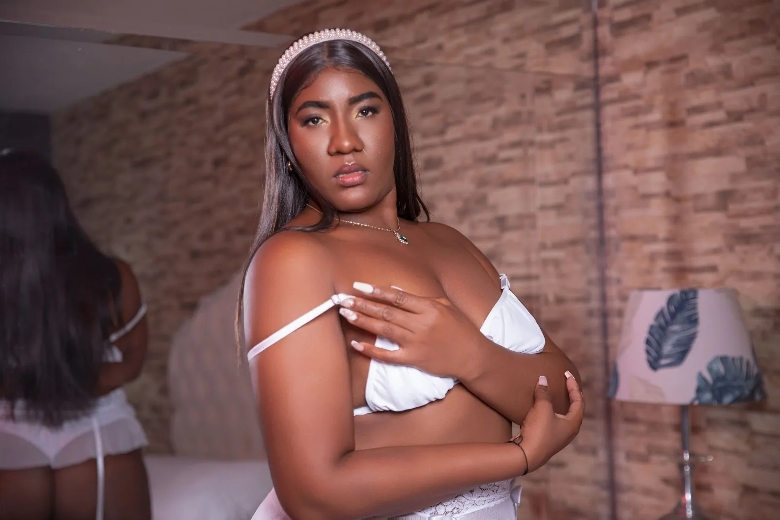 Performer AdharaMayers Photo 5