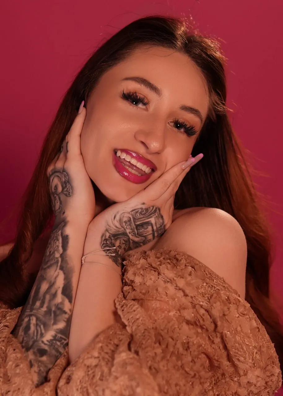 Performer AuraM00n Photo 7