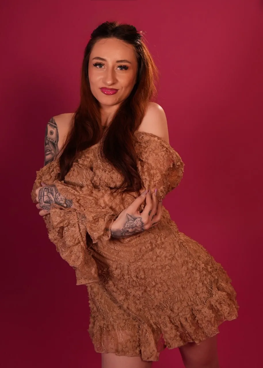 Performer AuraM00n Photo 1